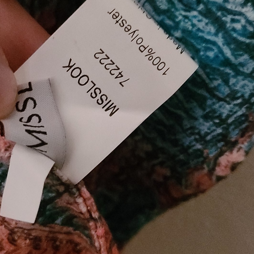 MISSLOOK Button Shawl/Wrap - Picture 4 of 4